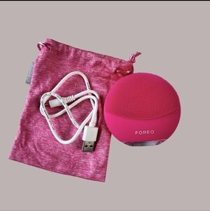 FOREO Hot Pink Facial Skin Care Cleansing Device with Charger And Case